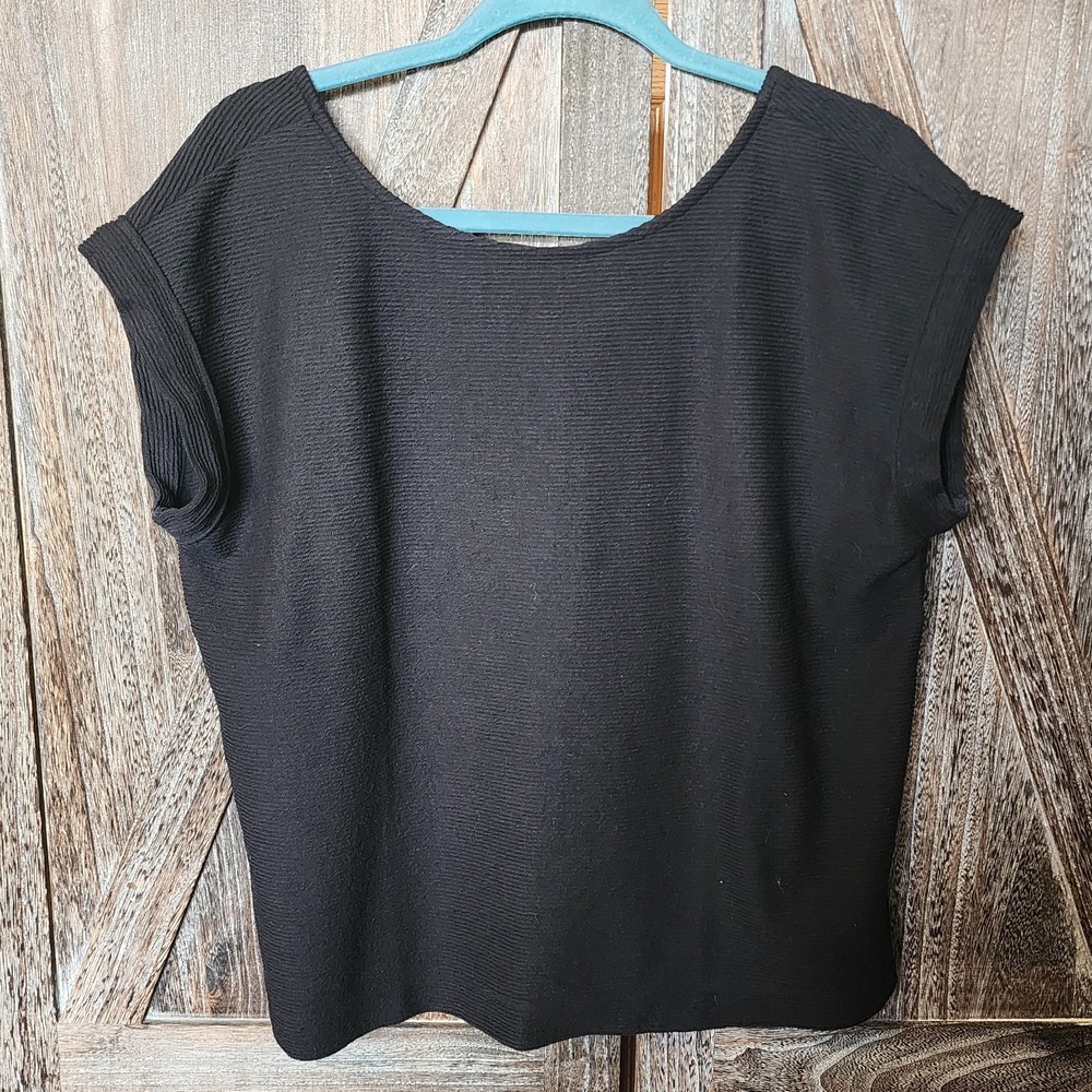 Ann Taylor Loft Shirt Women's Size M Black Round Neck Short Sleeve Ribbed Button
